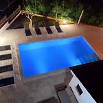 Big Swimming Pool Apartment Monvidal