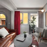 Mirakul Residence In A Cute Historic Town