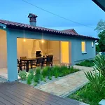 Charmante Villa Mit Gepflegtem Garten Und Beheiztem Pool