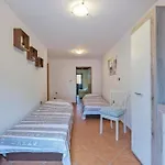 Wohnung In Pula Mit Garten, Terrasse Und Grill