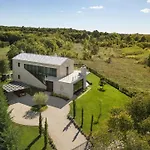 Ferienhaus Mit Privatpool Fuer 8 Personen Ca 400 Qm In Radetici, Istrien Binnenland Von Istrien