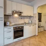 Apartment Mirjana In Karigador