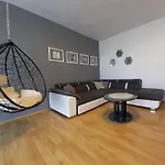 Geraeumige Ferienwohnung In Fazana Mit Gemeinsamem Grill