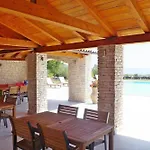 Appartement In Rakalj Mit Gemeinsamem Pool, Terrasse Und Grill