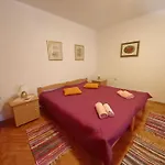 Wohnung In Pjescana Uvala Mit Garten Und Terrasse