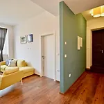 Modern Apartment With 2 Bedrooms Near Arena