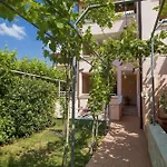 Appartement In Pula Mit Eigener Terrasse