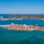 App Moela Near The Beach