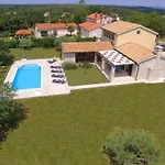 Ferienhaus Mit Privatpool Fuer 8 Personen Ca 175 Qm In Hrboki, Istrien Bucht Von Rasa