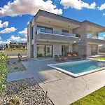 Ferienhaus Mit Privatpool Fuer 6 Personen Ca 80 Qm In Peroj, Istrien Istrische Riviera