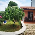 Gemuetliches Kleines Haus Mit Klimaanlage, Wifi Und Entspannender Terrasse