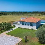 Ferienhaus Mit Privatpool Fuer 6 Personen Ca 100 Qm In Sisan, Istrien Suedkueste Von Istrien