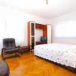 Ferienhaus Mit Privatpool Fuer 3 Personen Ca 60 Qm In Banjole, Istrien Istrische Riviera