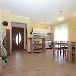Ferienhaus Mit Privatpool Fuer 6 Personen Ca 70 Qm In Pula, Istrien Istrische Riviera