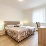 Ferienhaus Mit Privatpool Fuer 10 Personen Ca 200 Qm In Banjole, Istrien Istrische Riviera