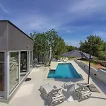 Ferienhaus Mit Privatpool Fuer 10 Personen Ca 150 Qm In Medulin, Istrien Suedkueste Von Istrien