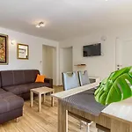 Ferienhaus Mit Privatpool Fuer 8 Personen Ca 110 Qm In Valtura, Istrien Suedkueste Von Istrien