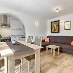 Ferienhaus Mit Privatpool Fuer 8 Personen Ca 110 Qm In Valtura, Istrien Suedkueste Von Istrien