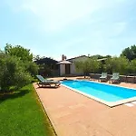 Ferienhaus Mit Privatpool Fuer 4 Personen Ca 45 Qm In Valtura, Istrien Suedkueste Von Istrien