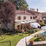 Ferienhaus Mit Privatpool Fuer 10 Personen Ca 160 Qm In Batlug, Istrien Binnenland Von Istrien