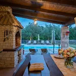 Ferienhaus Mit Privatpool Fuer 8 Personen Ca 100 Qm In Rakalj, Istrien Bucht Von Rasa