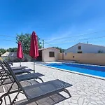 Ferienhaus Mit Privatpool Fuer 8 Personen Ca 157 Qm In Peruski, Istrien Bucht Von Rasa