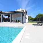 Ferienhaus Mit Privatpool Fuer 6 Personen Ca 140 Qm In Stinjan, Istrien Istrische Riviera