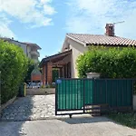 Ferienhaus Mit Privatpool Fuer 5 Personen Ca 80 Qm In Liznjan, Istrien Suedkueste Von Istrien