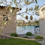 Ferienhaus Mit Privatpool Fuer 7 Personen Ca 200 Qm In Loborika, Istrien Suedkueste Von Istrien
