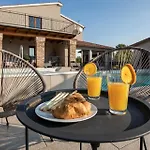 Ferienhaus Mit Privatpool Fuer 7 Personen Ca 200 Qm In Loborika, Istrien Suedkueste Von Istrien
