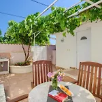 Ferienhaus Mit Privatpool Fuer 5 Personen Ca 60 Qm In Sisan, Istrien Suedkueste Von Istrien