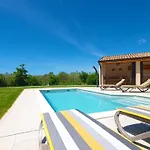 Ferienhaus Mit Privatpool Fuer 8 Personen Ca 210 Qm In Butkovici, Istrien Binnenland Von Istrien