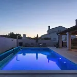Ferienhaus Mit Privatpool Fuer 8 Personen Ca 175 Qm In Liznjan, Istrien Suedkueste Von Istrien