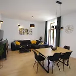 Moderne 2-Schlafzimmer-Wohnung In Pula
