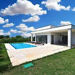 Ferienhaus Mit Privatpool Fuer 7 Personen Ca 125 Qm In Stokovci, Istrien Binnenland Von Istrien