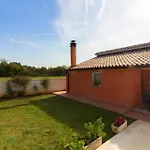 Ferienhaus Mit Privatpool Fuer 5 Personen Ca 80 Qm In Loborika, Istrien Suedkueste Von Istrien