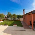 Ferienhaus Mit Privatpool Fuer 5 Personen Ca 80 Qm In Loborika, Istrien Suedkueste Von Istrien