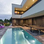 Ferienhaus Mit Privatpool Fuer 6 Personen Ca 120 Qm In Pula-Fondole, Istrien Istrische Riviera