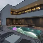 Ferienhaus Mit Privatpool Fuer 6 Personen Ca 120 Qm In Pula-Fondole, Istrien Istrische Riviera