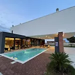 Ferienhaus Mit Privatpool Fuer 10 Personen Ca 250 Qm In Liznjan, Istrien Suedkueste Von Istrien