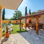 Ferienhaus Mit Privatpool Fuer 5 Personen Ca 60 Qm In Mali Vareski, Istrien Suedkueste Von Istrien