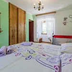 Ferienhaus Mit Privatpool Fuer 6 Personen Ca 140 Qm In Svetvincenat, Istrien Binnenland Von Istrien