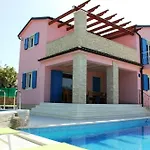 Ferienhaus Mit Privatpool Fuer 9 Personen Ca 240 Qm In Peroj, Istrien Istrische Riviera