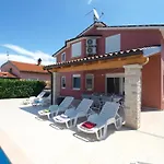 Ferienhaus Mit Privatpool Fuer 9 Personen Ca 150 Qm In Stinjan, Istrien Istrische Riviera