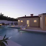 Ferienhaus Mit Privatpool Fuer 7 Personen Ca 110 Qm In Banjole, Istrien Istrische Riviera