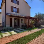 Ferienhaus Mit Privatpool Fuer 8 Personen Ca 150 Qm In Sisan, Istrien Suedkueste Von Istrien