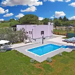 Ferienhaus Mit Privatpool Fuer 6 Personen Ca 100 Qm In Pomer, Istrien Istrische Riviera