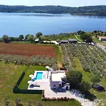 Ferienhaus Mit Privatpool Fuer 6 Personen Ca 100 Qm In Pomer, Istrien Istrische Riviera