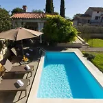Ferienhaus Mit Privatpool Fuer 6 Personen Ca 150 Qm In Mrgani, Istrien Istrische Riviera