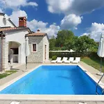 Ferienhaus Mit Privatpool Fuer 6 Personen Ca 115 Qm In Radetici, Istrien Binnenland Von Istrien